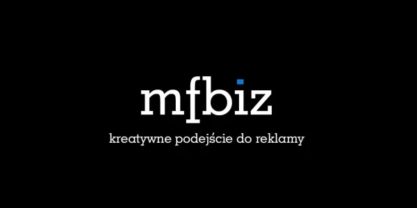 Białe logo mfbiz z niebieskim akcentem oraz hasłem kreatywne podejście do reklamy na czarnym tle.